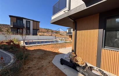 Ayvalık Küçükköy'de 145m2 4+1 havuzlu site içi villa