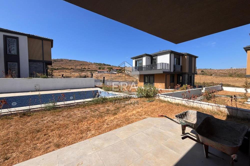 Ayvalık Küçükköy'de 145m2 4+1 havuzlu site içi villa