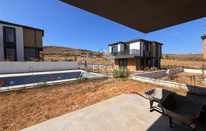 Ayvalık Küçükköy'de 145m2 4+1 havuzlu site içi villa