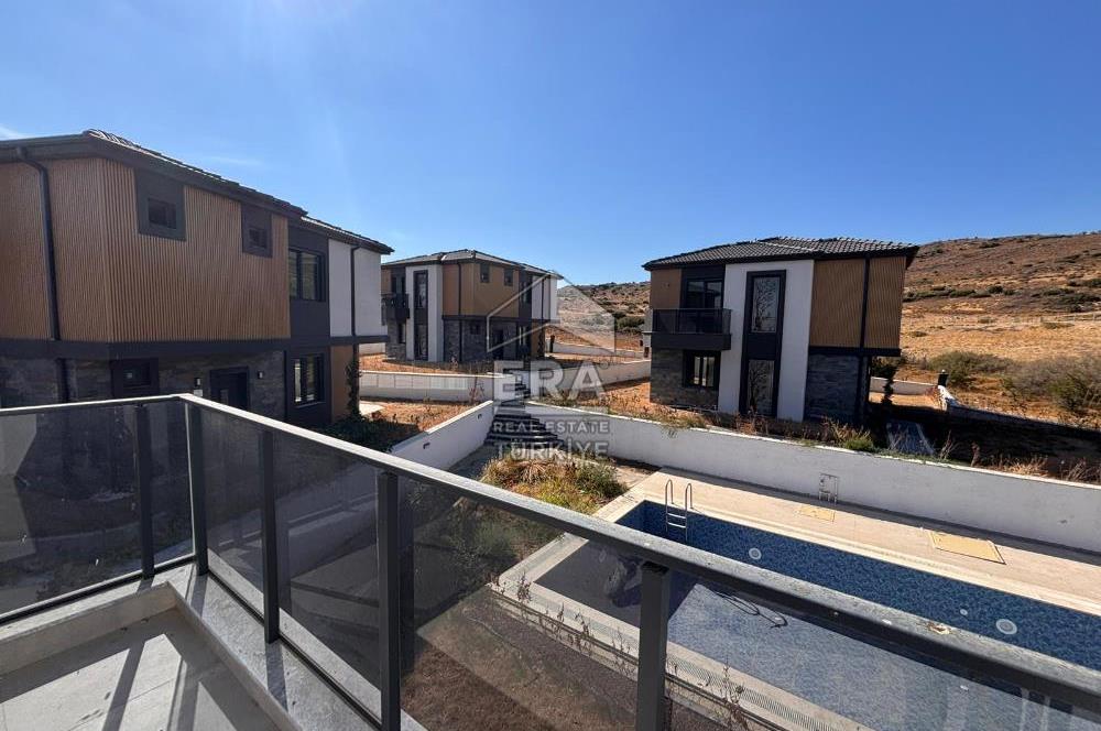 Ayvalık Küçükköy'de 145m2 4+1 havuzlu site içi villa