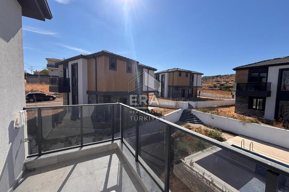 Ayvalık Küçükköy'de 145m2 4+1 havuzlu site içi villa