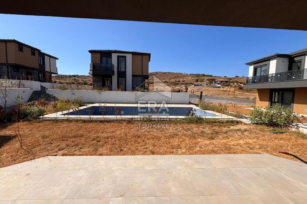 Ayvalık Küçükköy'de 145m2 4+1 havuzlu site içi villa