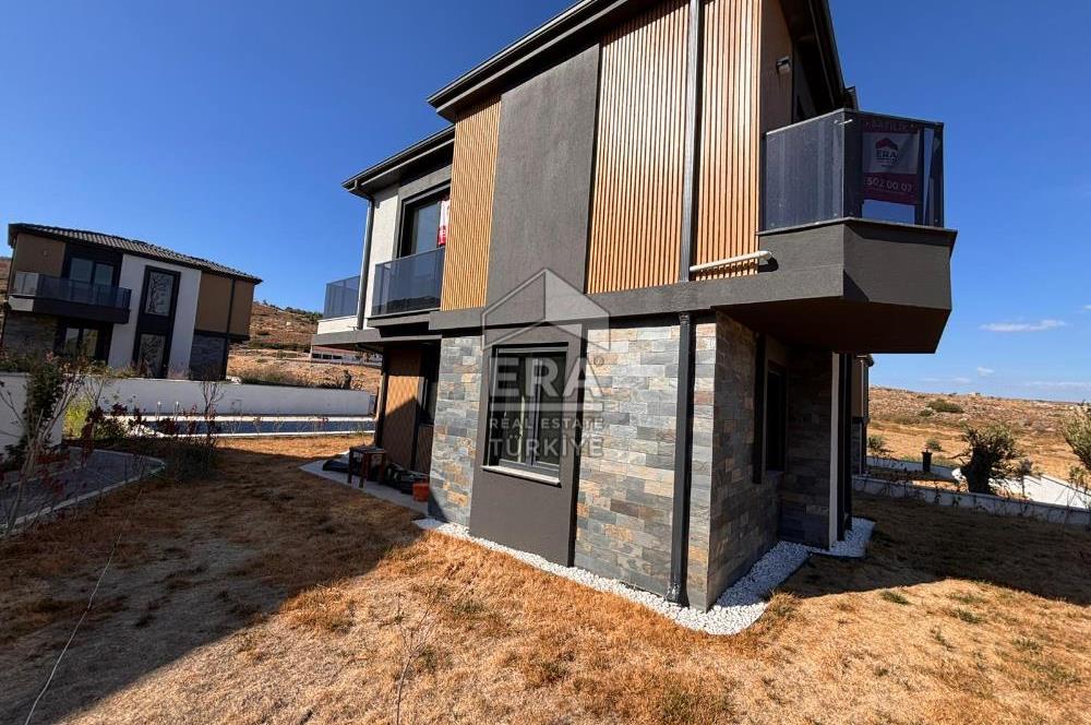 Ayvalık Küçükköy'de 145m2 4+1 havuzlu site içi villa