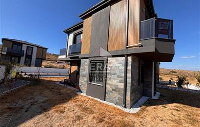 Ayvalık Küçükköy'de 145m2 4+1 havuzlu site içi villa
