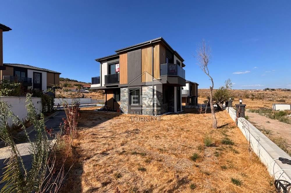 Ayvalık Küçükköy'de 145m2 4+1 havuzlu site içi villa