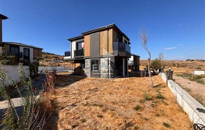 Ayvalık Küçükköy'de 145m2 4+1 havuzlu site içi villa