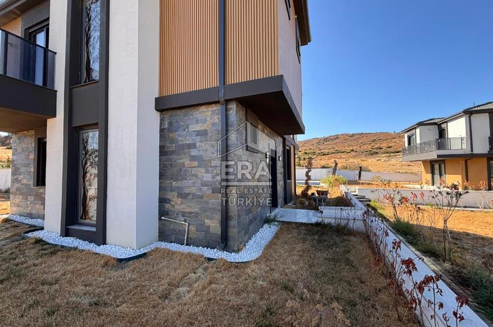 Ayvalık Küçükköy'de 145m2 4+1 havuzlu site içi villa