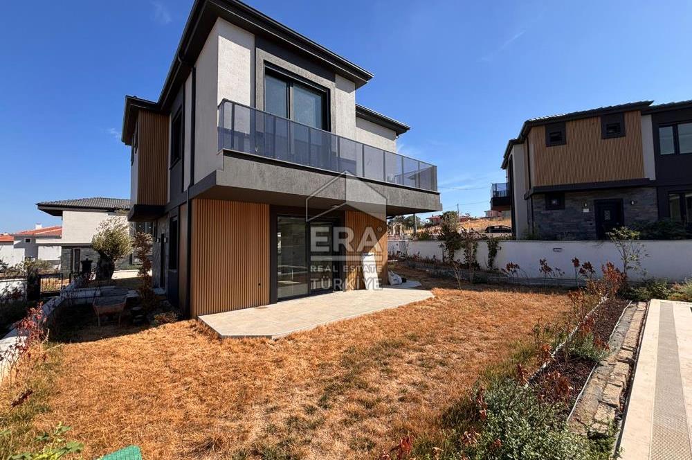 Ayvalık Küçükköy'de 145m2 4+1 havuzlu site içi villa