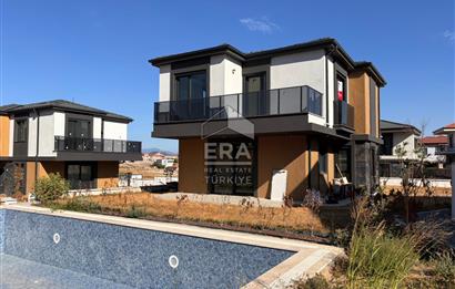 Ayvalık Küçükköy'de 145m2 4+1 havuzlu site içi villa