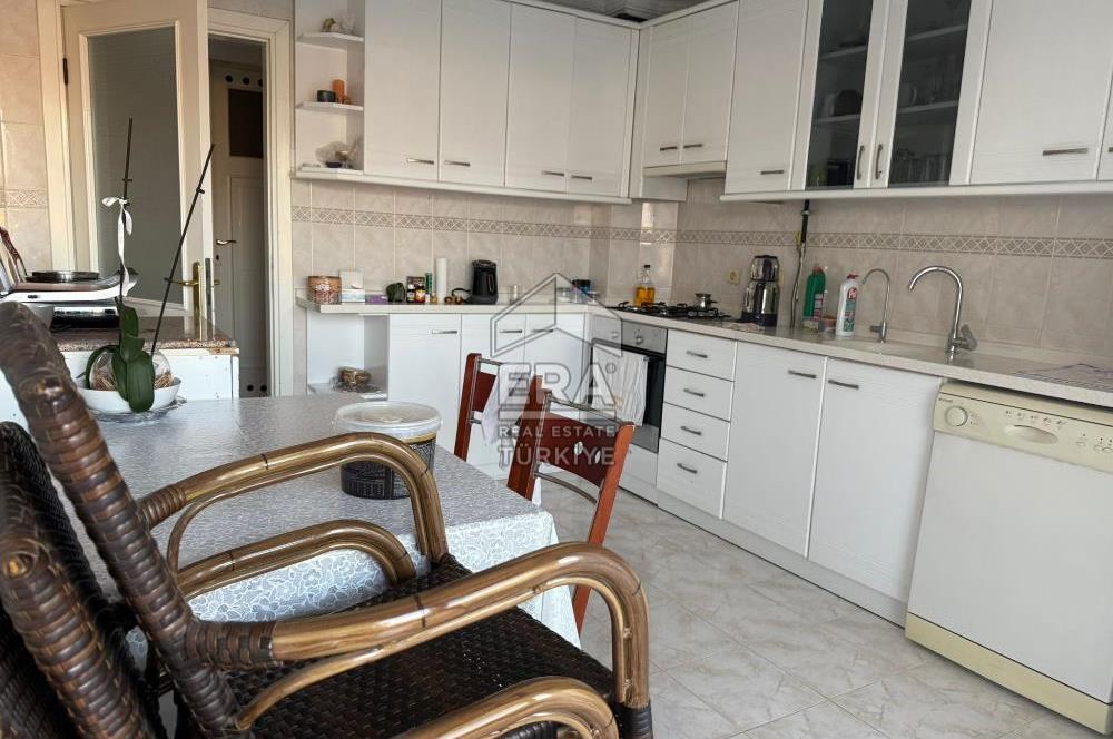 Bornova Evka 3 Öz Seçkinler Sitesinde 3+1 Satılık Daire