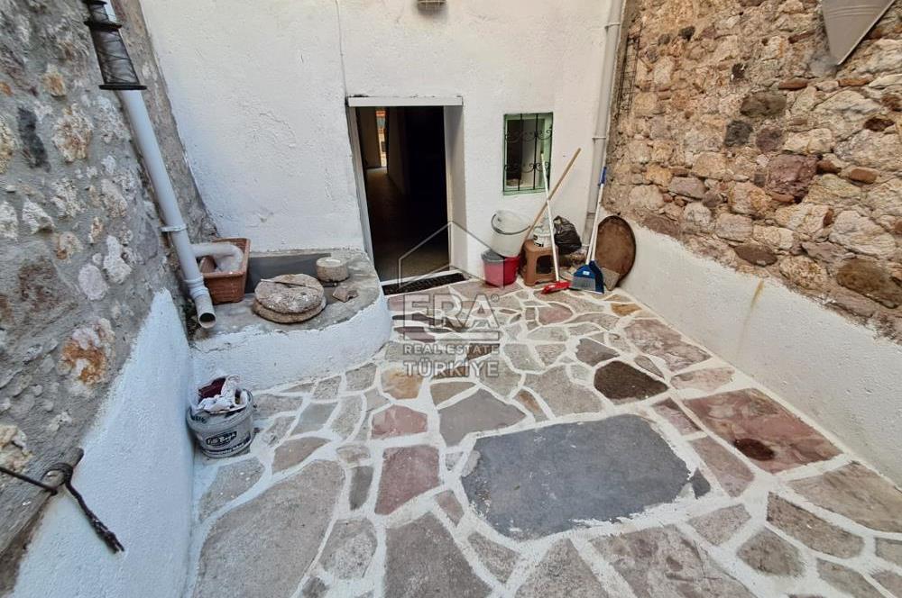 ERA ANGEL'DAN Ayvalık Merkezde, Denize 350 m Bahçeli Kiralık Rum Evi
