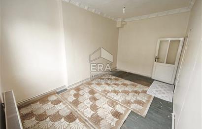 FATİH'TE DENİZ MANZARALI TERASLI ÇATI KATI KİRALIK DAİRE