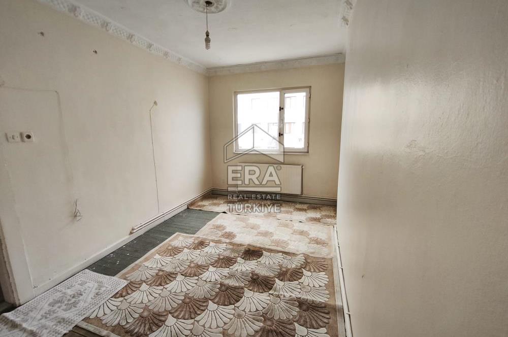 FATİH'TE DENİZ MANZARALI TERASLI ÇATI KATI KİRALIK DAİRE