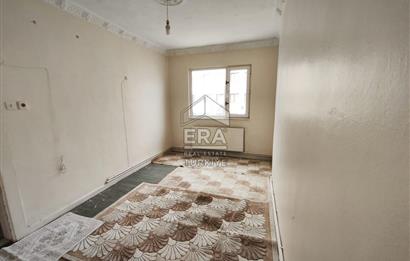 FATİH'TE DENİZ MANZARALI TERASLI ÇATI KATI KİRALIK DAİRE