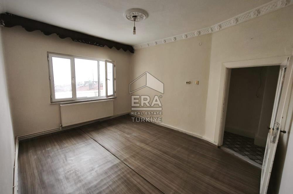 FATİH'TE DENİZ MANZARALI TERASLI ÇATI KATI KİRALIK DAİRE
