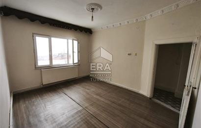 FATİH'TE DENİZ MANZARALI TERASLI ÇATI KATI KİRALIK DAİRE