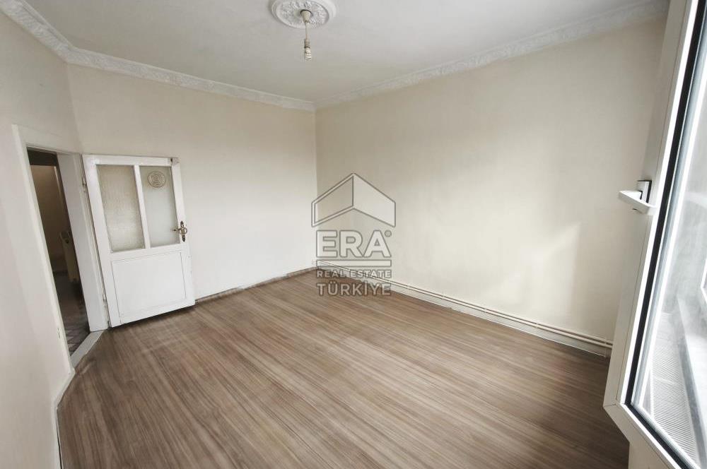 FATİH'TE DENİZ MANZARALI TERASLI ÇATI KATI KİRALIK DAİRE