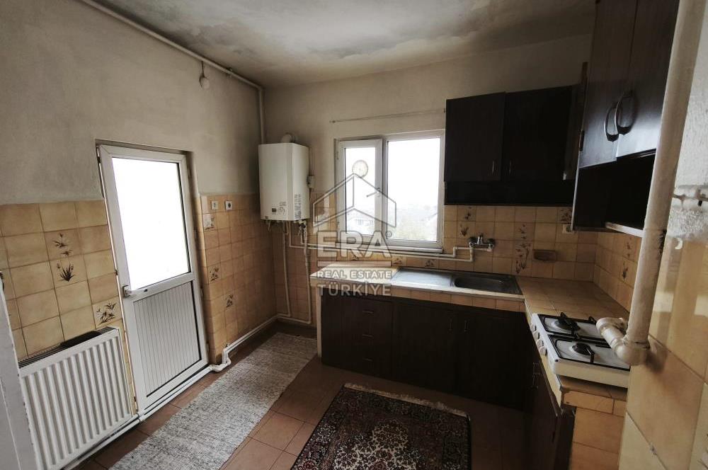 FATİH'TE DENİZ MANZARALI TERASLI ÇATI KATI KİRALIK DAİRE