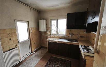 FATİH'TE DENİZ MANZARALI TERASLI ÇATI KATI KİRALIK DAİRE