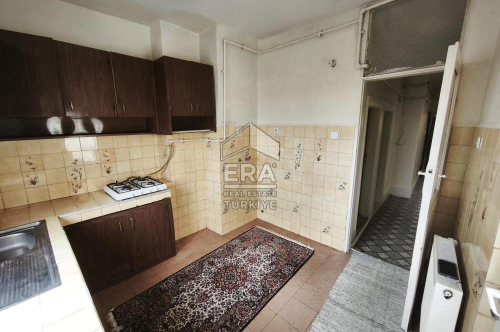 FATİH'TE DENİZ MANZARALI TERASLI ÇATI KATI KİRALIK DAİRE