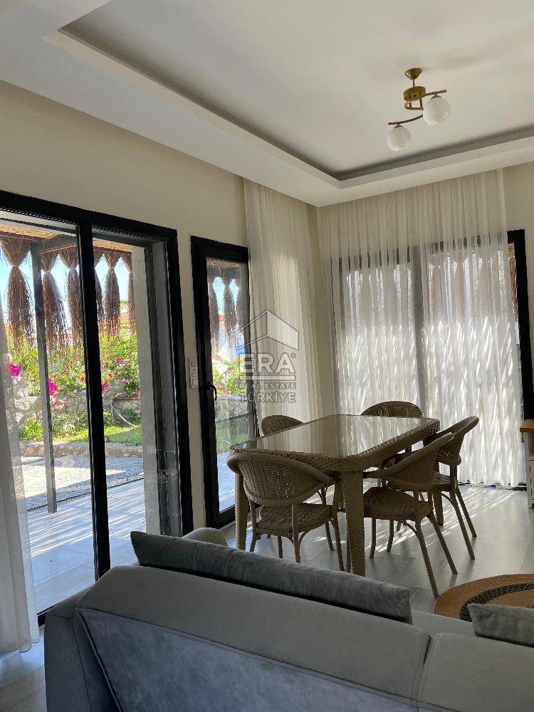 Datça Merkezde Kiralık 2+1 Deniz Manzaralı 85 m2 İkiz Villa