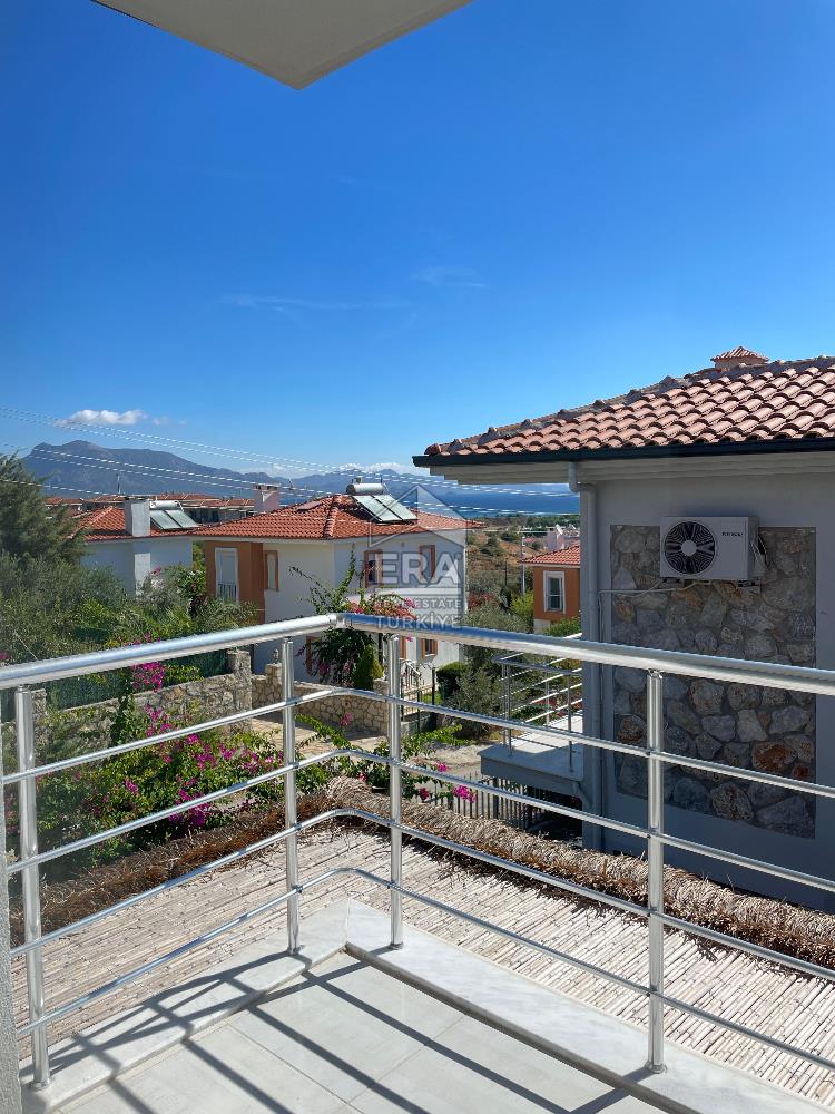 Datça Merkezde Kiralık 2+1 Deniz Manzaralı 85 m2 İkiz Villa