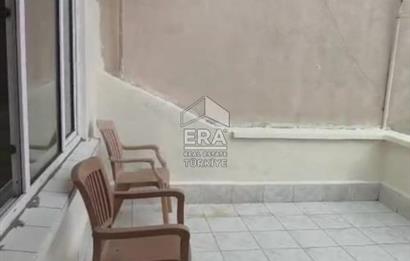 FATİH'TE DENİZ MANZARALI TERASLI ÇATI KATI KİRALIK DAİRE
