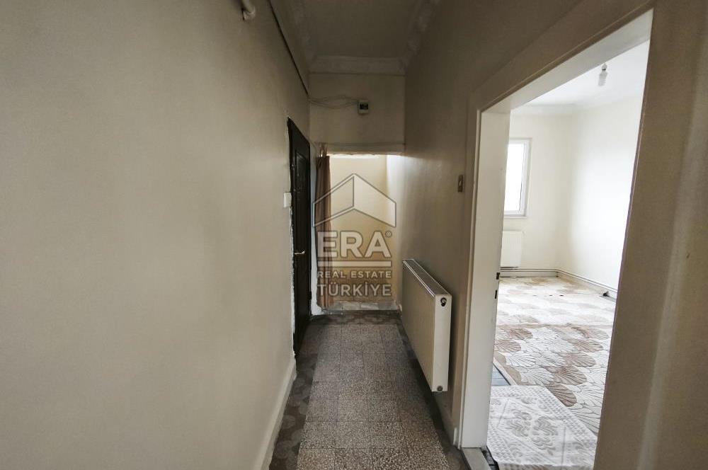 FATİH'TE DENİZ MANZARALI TERASLI ÇATI KATI KİRALIK DAİRE