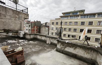 FATİH'TE DENİZ MANZARALI TERASLI ÇATI KATI KİRALIK DAİRE
