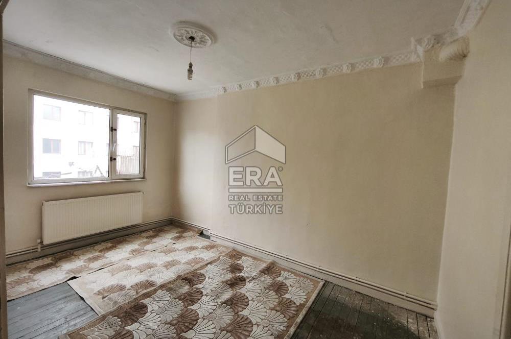 FATİH'TE DENİZ MANZARALI TERASLI ÇATI KATI KİRALIK DAİRE