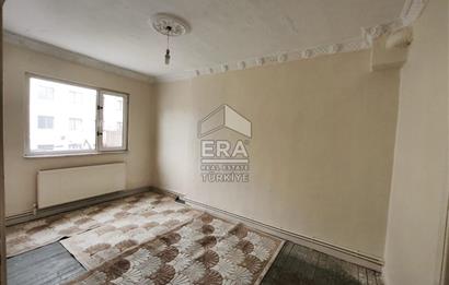 FATİH'TE DENİZ MANZARALI TERASLI ÇATI KATI KİRALIK DAİRE