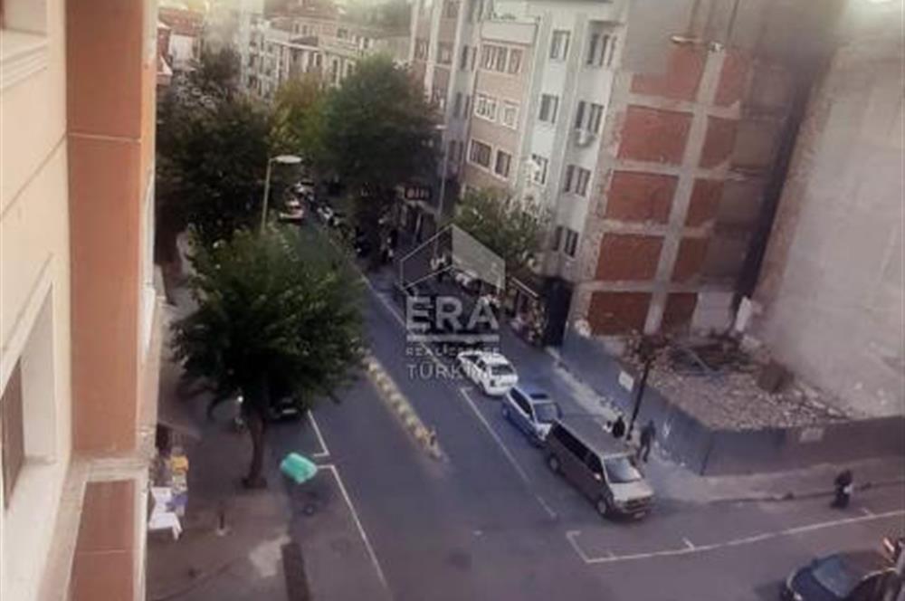 FATİH'TE DENİZ MANZARALI TERASLI ÇATI KATI KİRALIK DAİRE