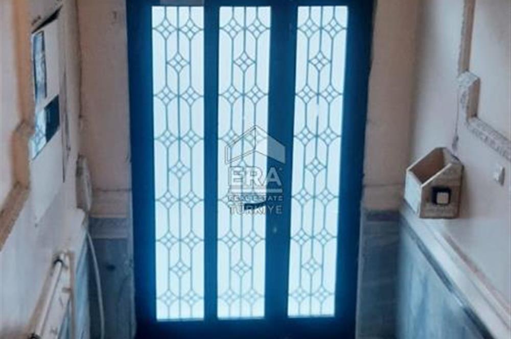 FATİH'TE DENİZ MANZARALI TERASLI ÇATI KATI KİRALIK DAİRE