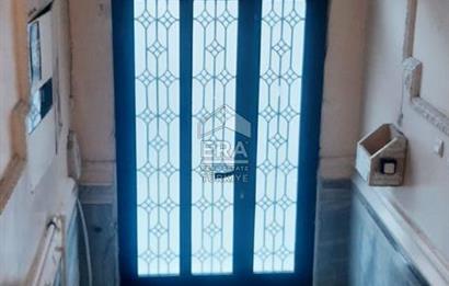 FATİH'TE DENİZ MANZARALI TERASLI ÇATI KATI KİRALIK DAİRE