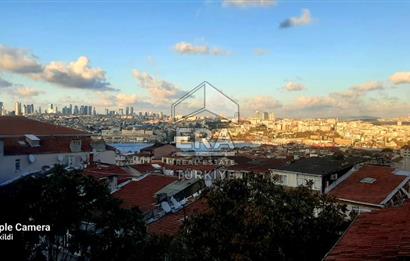FATİH'TE DENİZ MANZARALI TERASLI ÇATI KATI KİRALIK DAİRE
