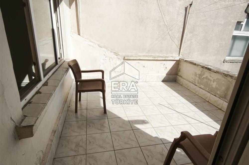 FATİH'TE DENİZ MANZARALI TERASLI ÇATI KATI KİRALIK DAİRE