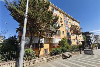 BARBAROS MAHALLESİNDE-CADDE ÜZERİ- BAKIMLI-OTOPARKLI KİRALIK 3+1
