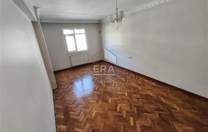 BARBAROS MAHALLESİNDE-CADDE ÜZERİ- BAKIMLI-OTOPARKLI KİRALIK 3+1
