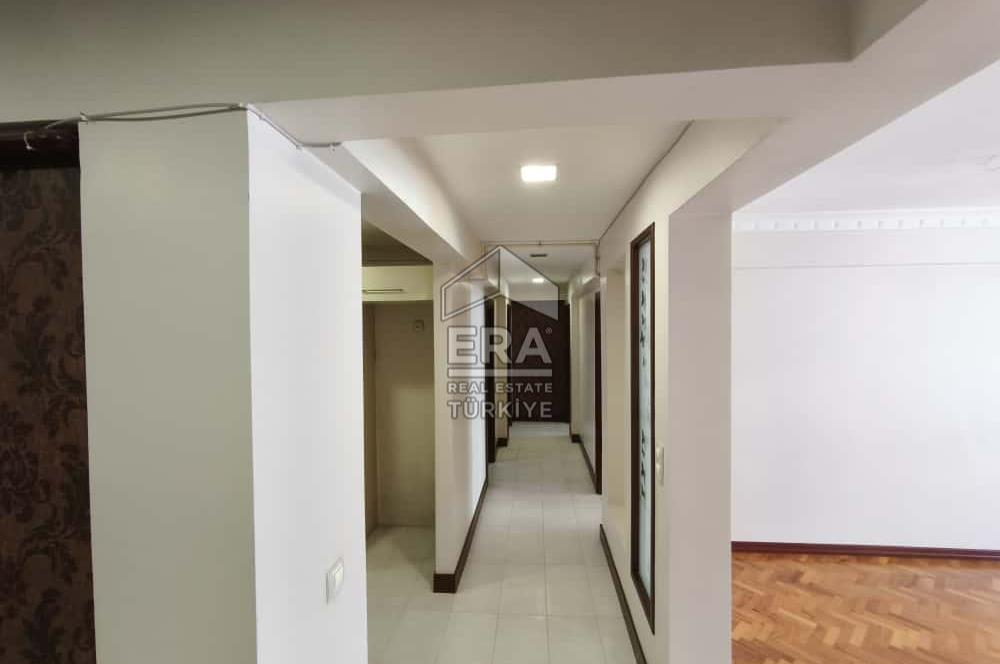 BARBAROS MAHALLESİNDE-CADDE ÜZERİ- BAKIMLI-OTOPARKLI KİRALIK 3+1