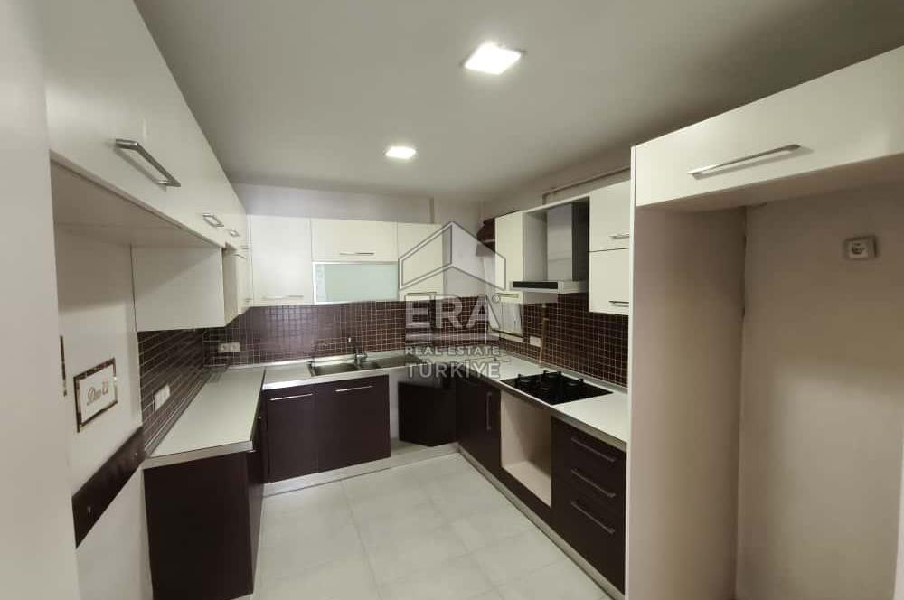 BARBAROS MAHALLESİNDE-CADDE ÜZERİ- BAKIMLI-OTOPARKLI KİRALIK 3+1