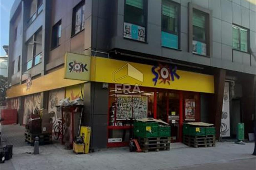 ERA KARAT ADAPAZARI ÇARK CADDESİNDE SATILIK 215 M2 DÜKKAN