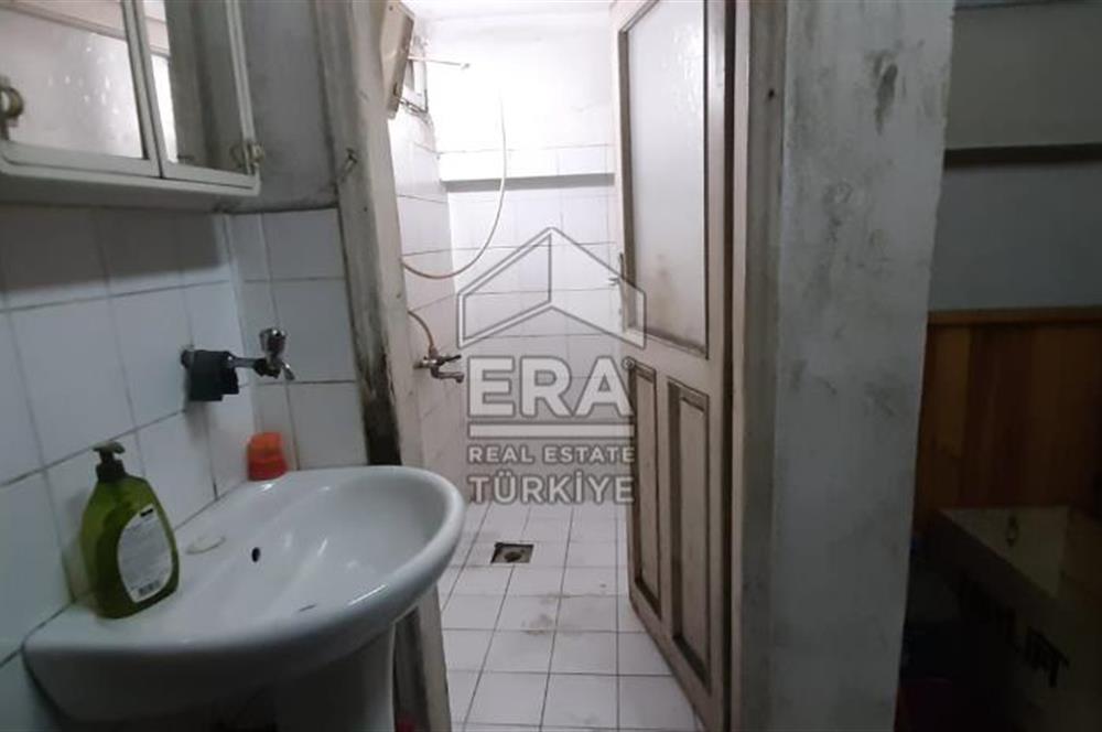 ERA KARAT HENDEK KÜÇÜK SANAYİ SİTESİNDE 180 M2 SATILIK DÜKKAN