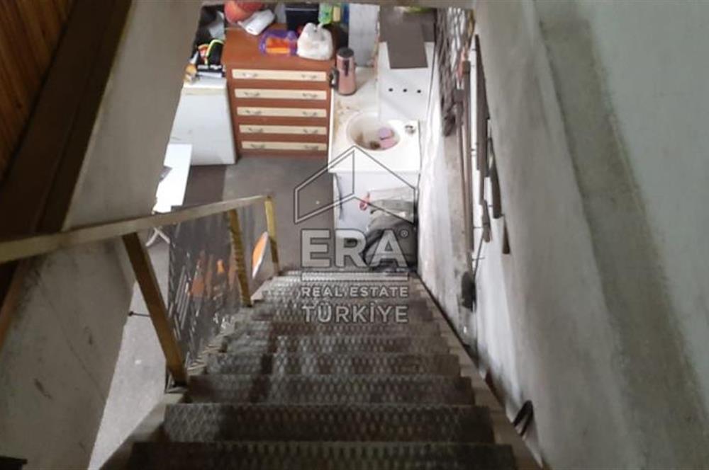 ERA KARAT HENDEK KÜÇÜK SANAYİ SİTESİNDE 180 M2 SATILIK DÜKKAN