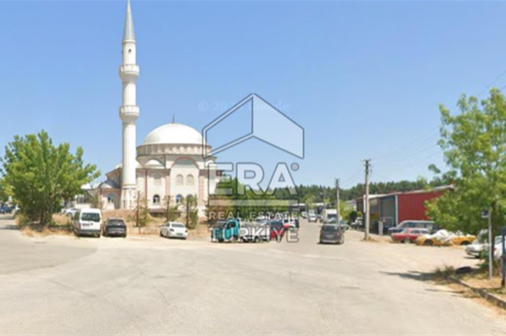 ERA KARAT HENDEK KÜÇÜK SANAYİ SİTESİNDE 180 M2 SATILIK DÜKKAN