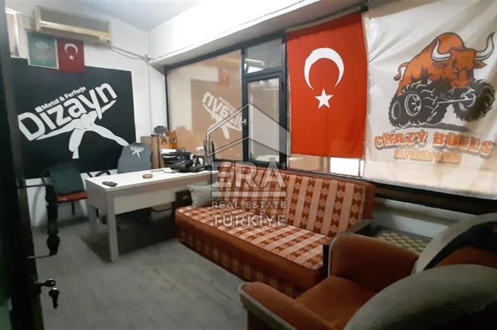 ERA KARAT HENDEK KÜÇÜK SANAYİ SİTESİNDE 180 M2 SATILIK DÜKKAN