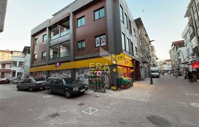 ERA KARAT ADAPAZARI ÇARK CADDESİNDE SATILIK 215 M2 DÜKKAN