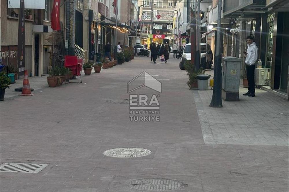 ERA KARAT ADAPAZARI ÇARK CADDESİNDE SATILIK 215 M2 DÜKKAN