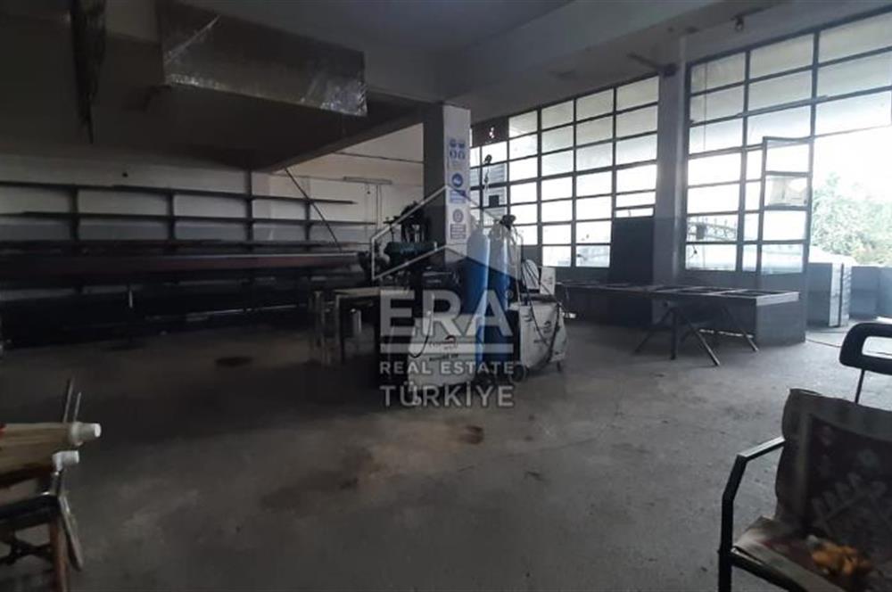 ERA KARAT HENDEK KÜÇÜK SANAYİ SİTESİNDE 180 M2 SATILIK DÜKKAN