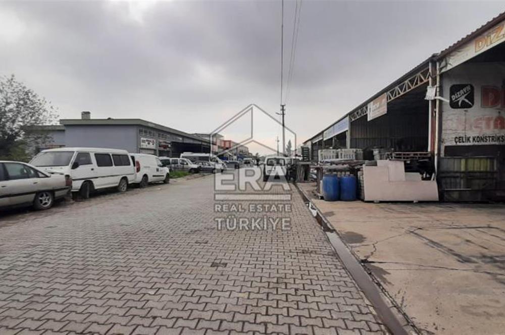ERA KARAT HENDEK KÜÇÜK SANAYİ SİTESİNDE 180 M2 SATILIK DÜKKAN