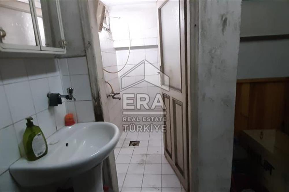 ERA KARAT HENDEK KÜÇÜK SANAYİ SİTESİNDE 180 M2 SATILIK DÜKKAN